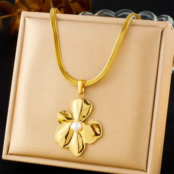 Fashionable Simple Gold-plated Flower Pearl Accessories Blade Chain Stainless Steel Versatile Metal Necklace